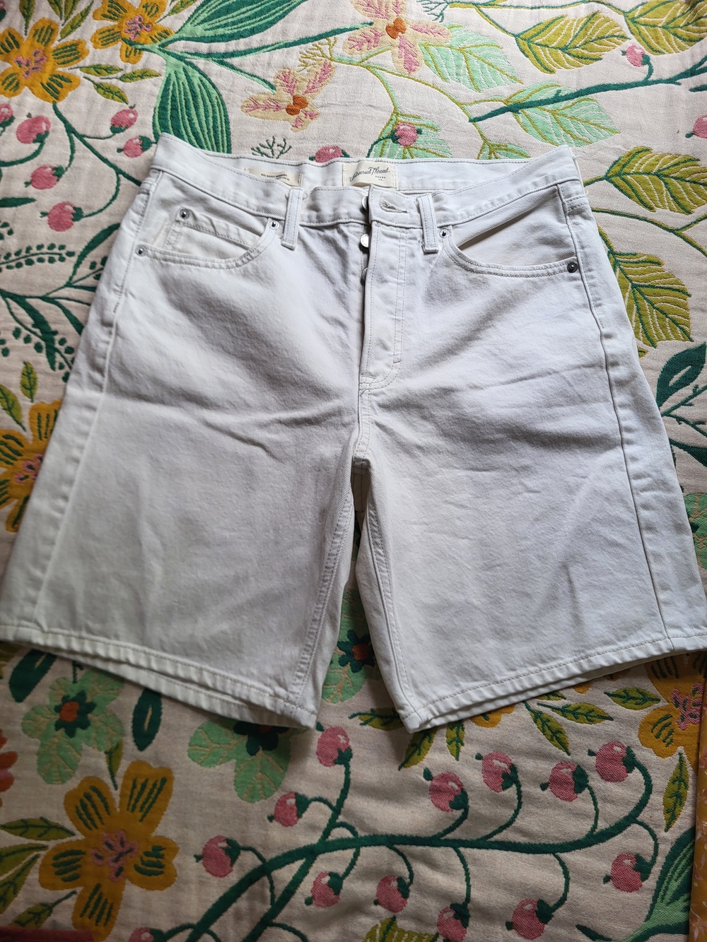Universal Thread White Women's Denim Shorts - Size 8